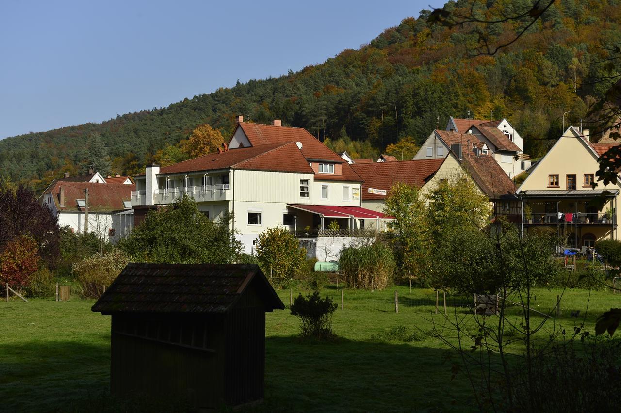 Landhotel Zur Wegelnburg Bruchweiler-Barenbach Luaran gambar